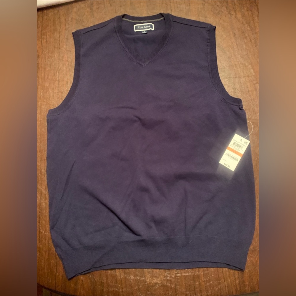 Men’s Club Room Size Small NWT V-Neck Sweater Vest